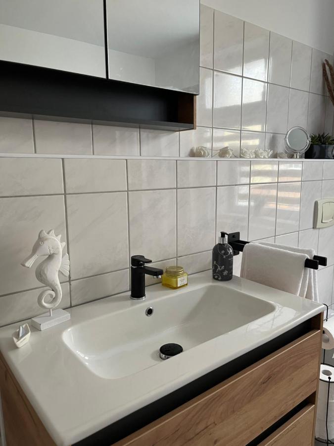 Apartment Horst - Gemuetliche Und Moderne Ferienwohnung In Der Innenstadt Pasewalk Exterior foto